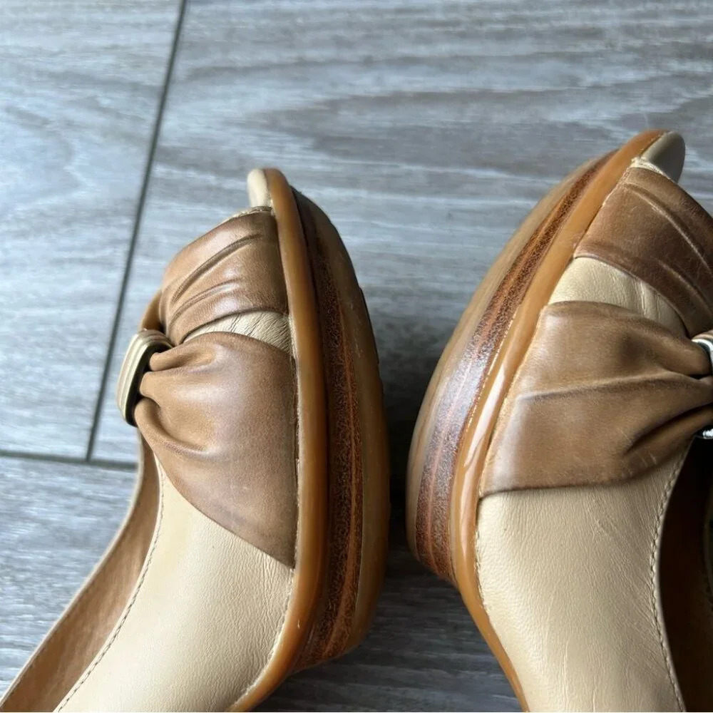 Blondo Tan Ivory Contrasting Colour Leather Peep Toe  Cutout Platform Pumps - Picture 15 of 16